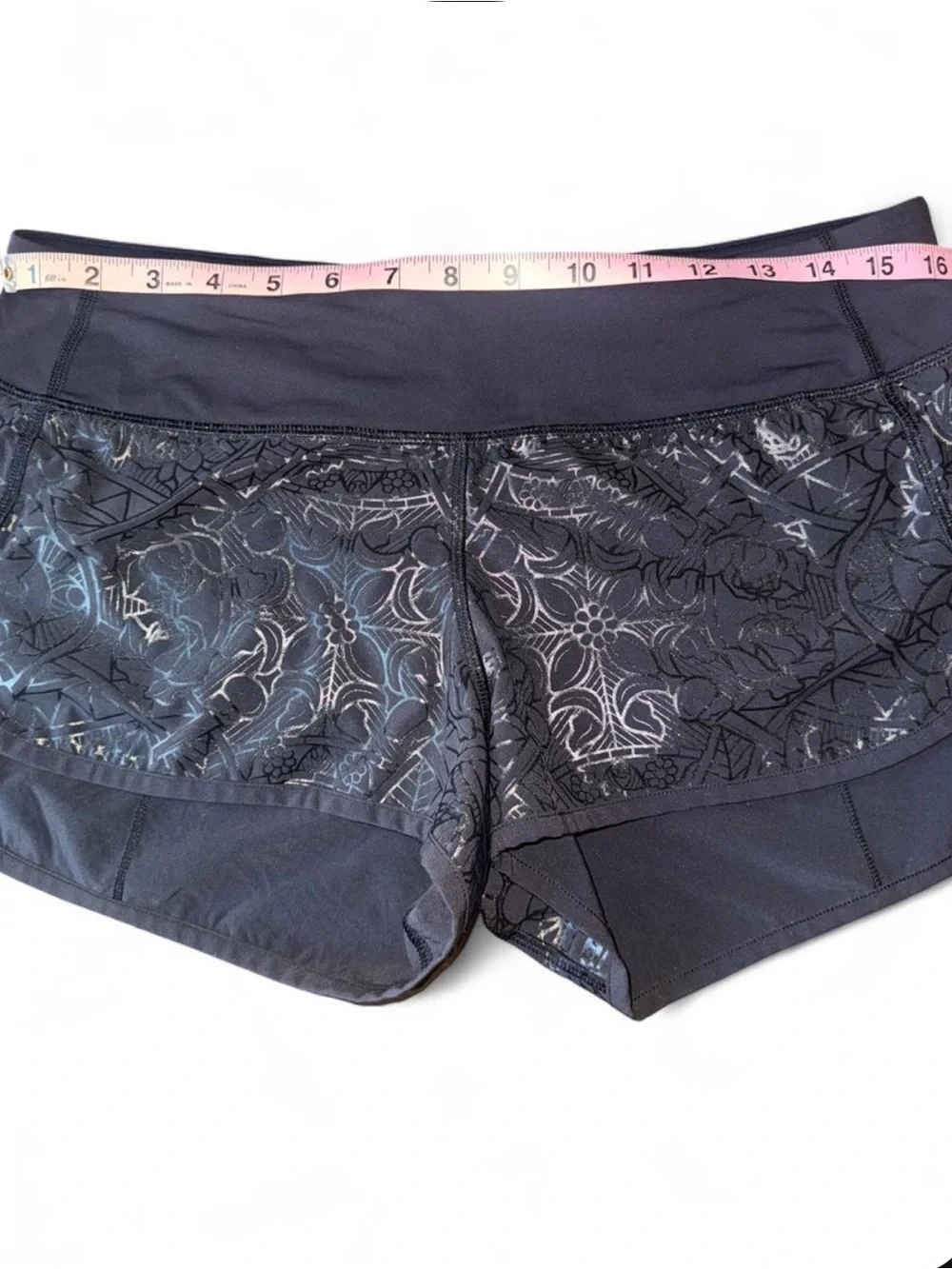 lululemon Athletica Run Speed Short 2-way Stretch Black w abstract line pattern